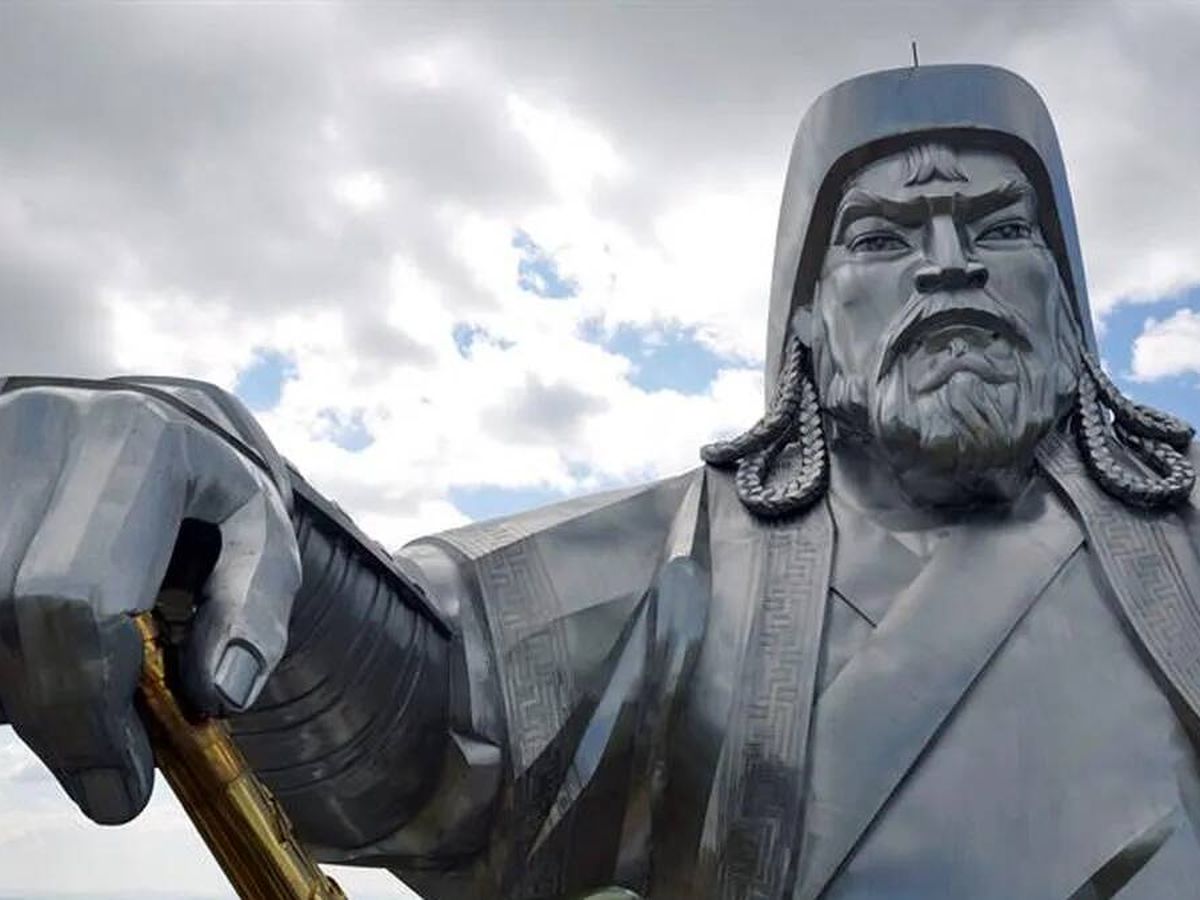 Foto: Estatua ecuestre gigante de Gengis Kan en Ulán Bator 