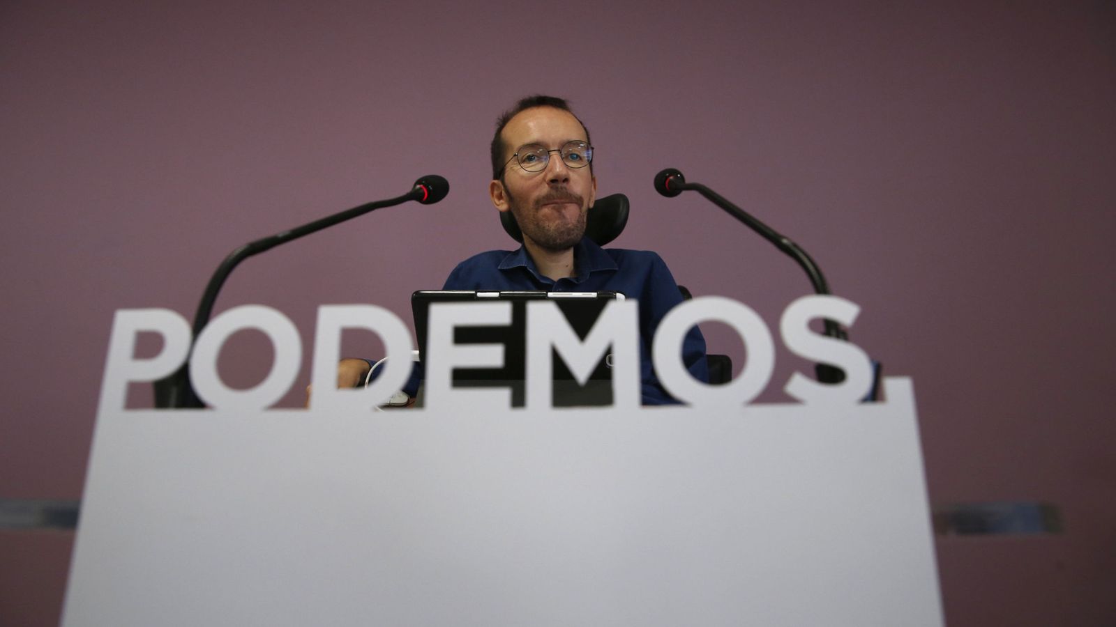 Foto: El secretario de Organización de Podemos, Pablo Echenique, durante la rueda de prensa que ha ofrecido hoy tras la reunión semanal del consejo de coordinación de Podemos. (EFE)