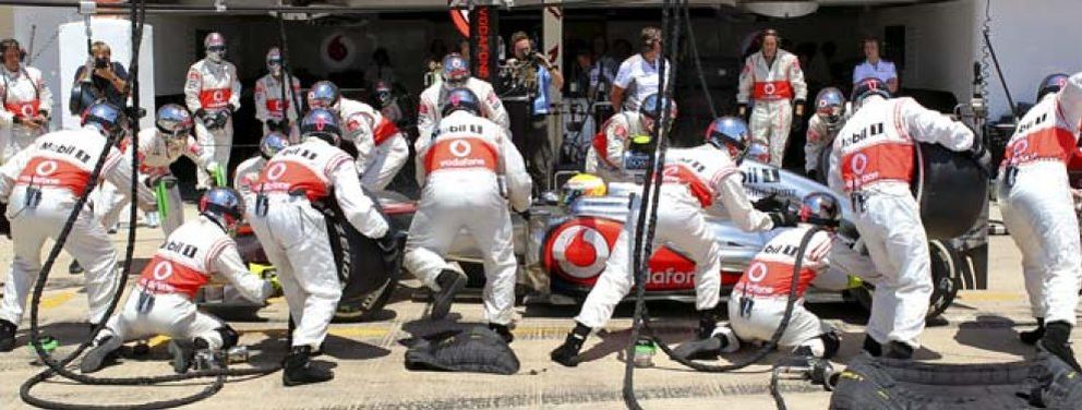 Foto: Lewis Hamilton ‘recibió’ dos tiros por la espalda en Valencia