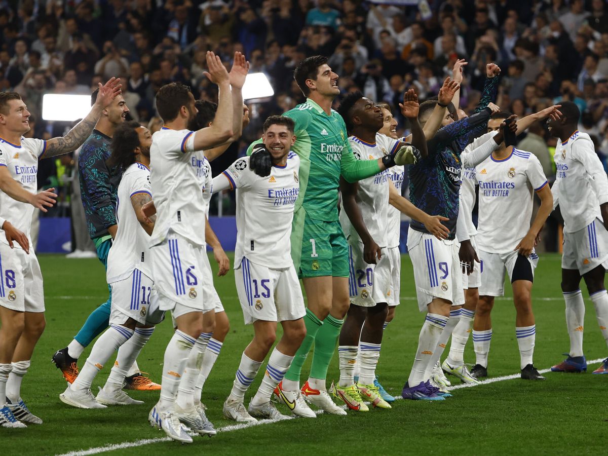 Foto: Los jugadores del Real Madrid celebran el pase a la final de la Champions. (EFE/Sergio Pérez)