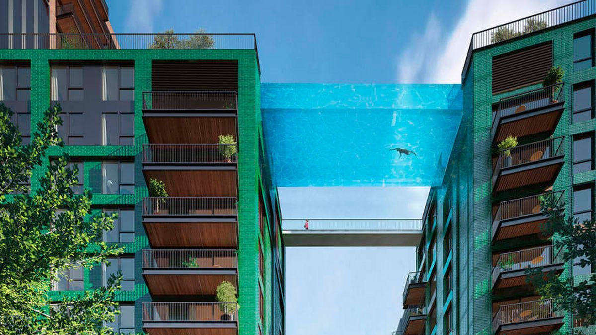 Inauguran en Londres la piscina suspendida entre dos edificios a 30 metros de altura