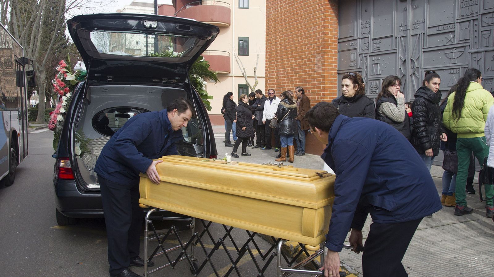 Foto: .-Funeral de la niña de seis años que falleció en la mañana de ayer en Zamora. (Efe)