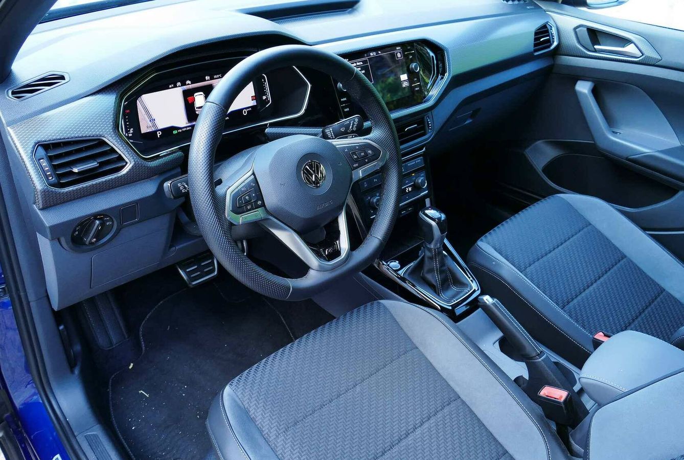El Volkswagen T-Cross ofrece un puesto de conducción muy completo. 