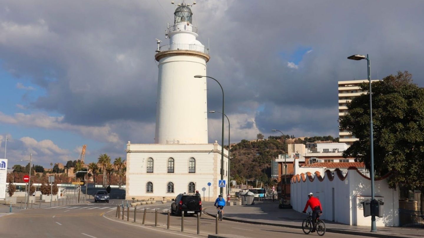Imagen de archivo de La Farola del puerto de Málaga. (EC)
