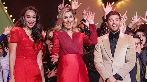 El look más navideño de Máxima de Holanda: 'total red' para asistir a la Christmas Music Gala