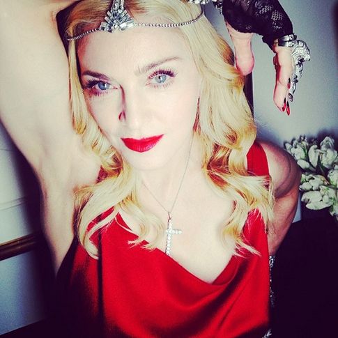Madonna, con una sortija de la colección Bestiario en una fotografía de su Instagram