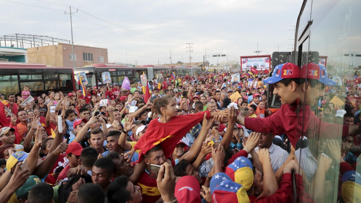 Maduro "movilizará al pueblo" si la oposición gana y no aprueba los presupuestos