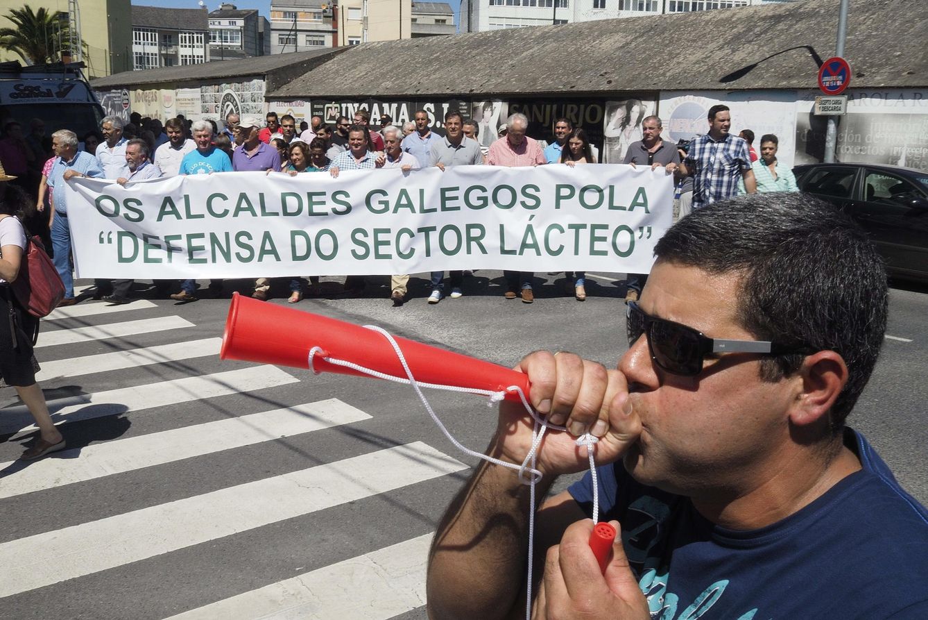 Manifestación en Galicia para apoyar al sector lácteo. (EFE)