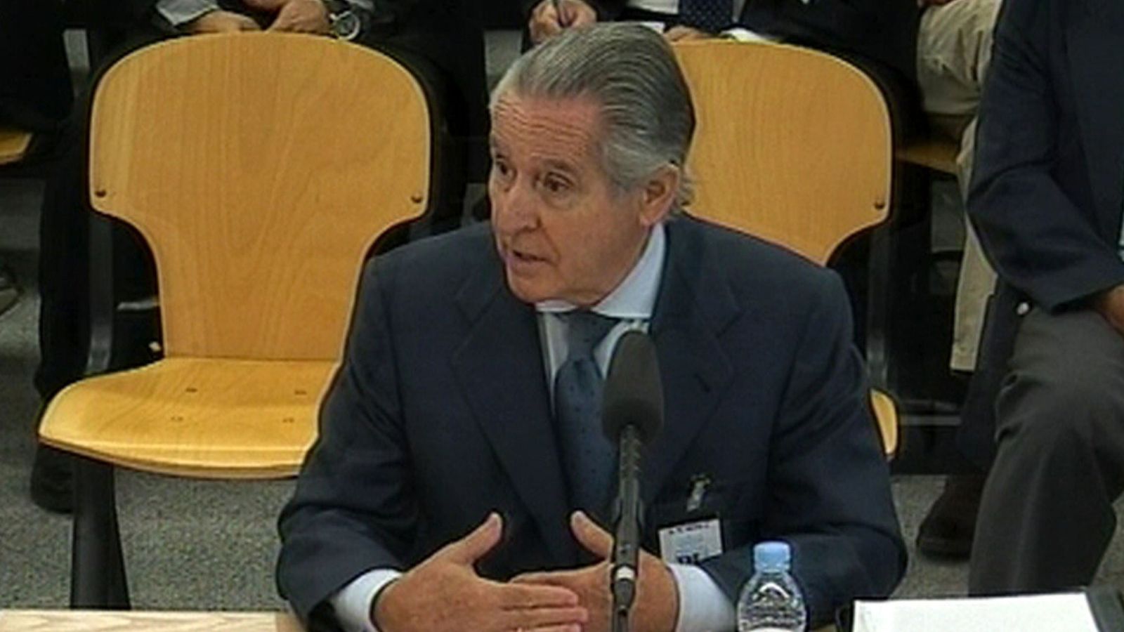 Foto: El expresidente de Caja Madrid Miguel Blesa declara en el juicio contra los usuarios de las tarjetas opacas de Caja Madrid. (EFE)