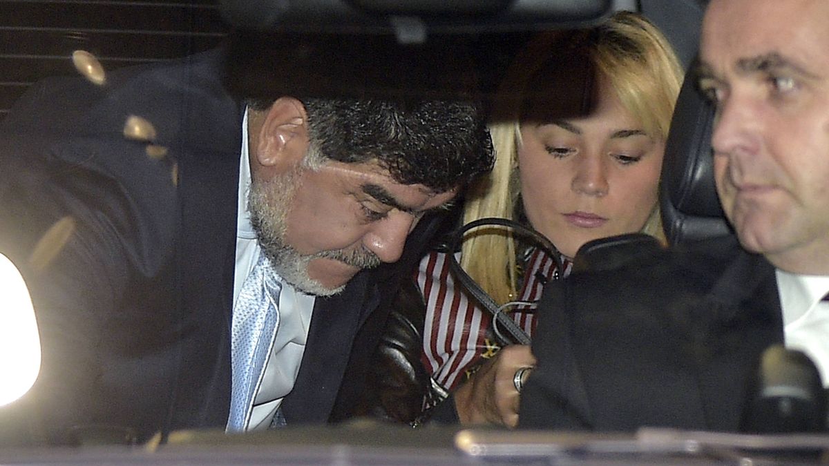 La sucia guerra de las hijas de Maradona con su mujer, Rocío Oliva