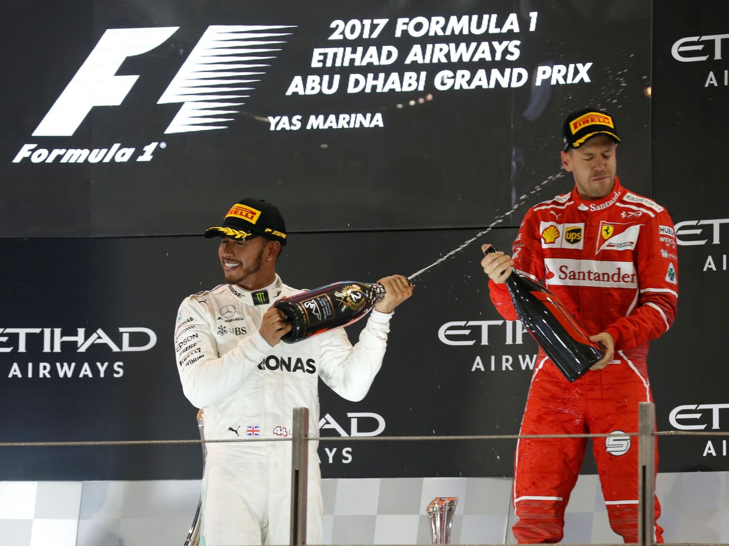 Sebastian Vettel no aguantó el ritmo de Lewis Hamilton en la segunda parte de la temporada. (Reuters)