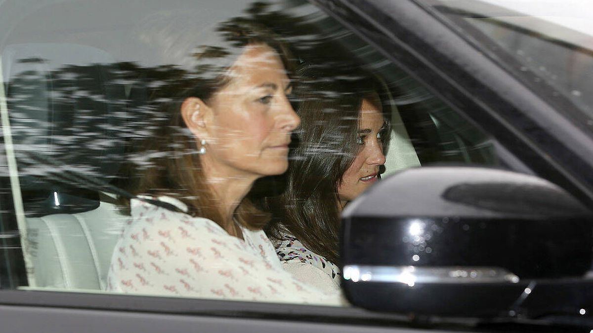 La ayuda que Carole y Pippa Middleton prestan al príncipe Guillermo mientras Kate permanece ingresada en el hospital