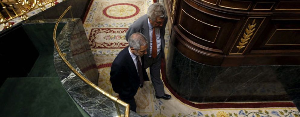 Foto: Congreso y Senado levantan sus alfombras... y gastan otros 184.000 euros