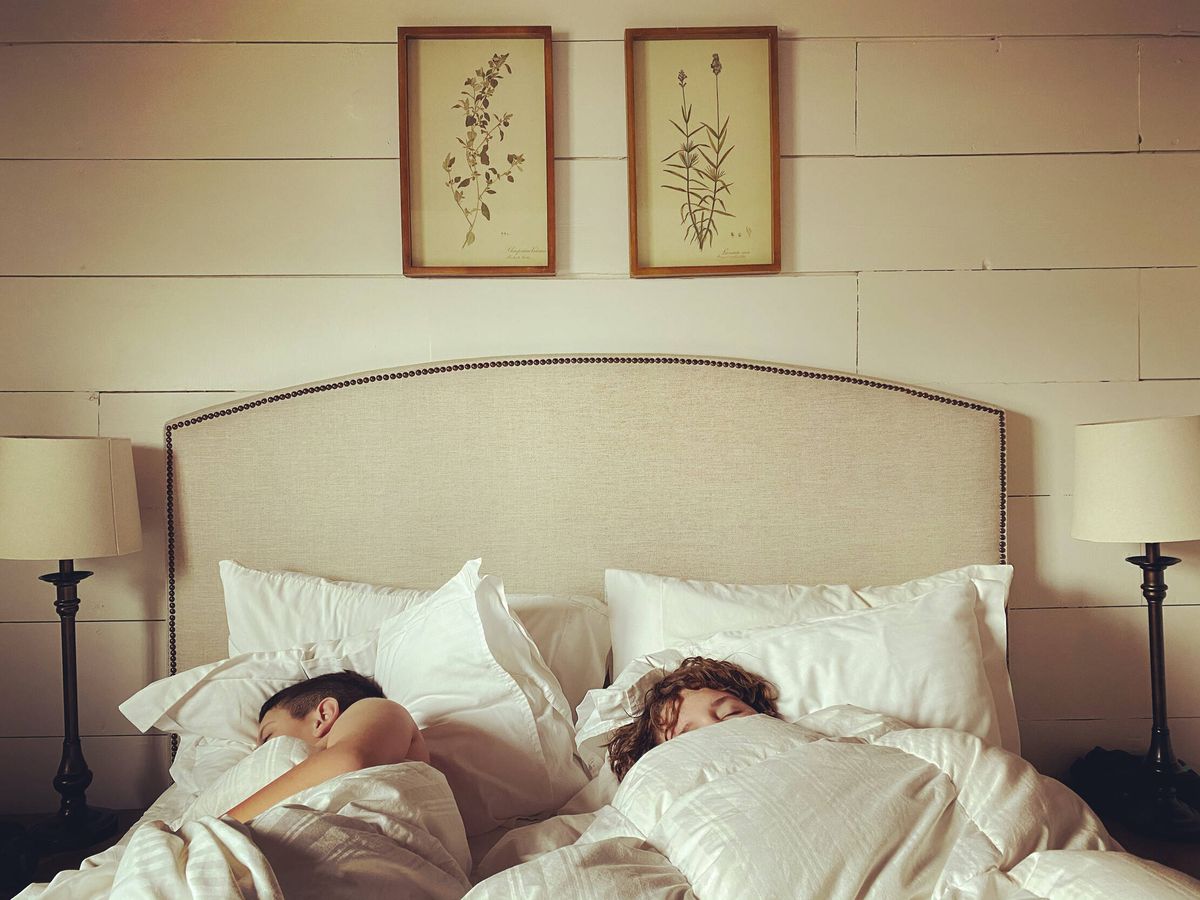 Foto: ¿Cuál es el mejor tipo de almohada para ti? (LeeAnn Cline para Unsplash)