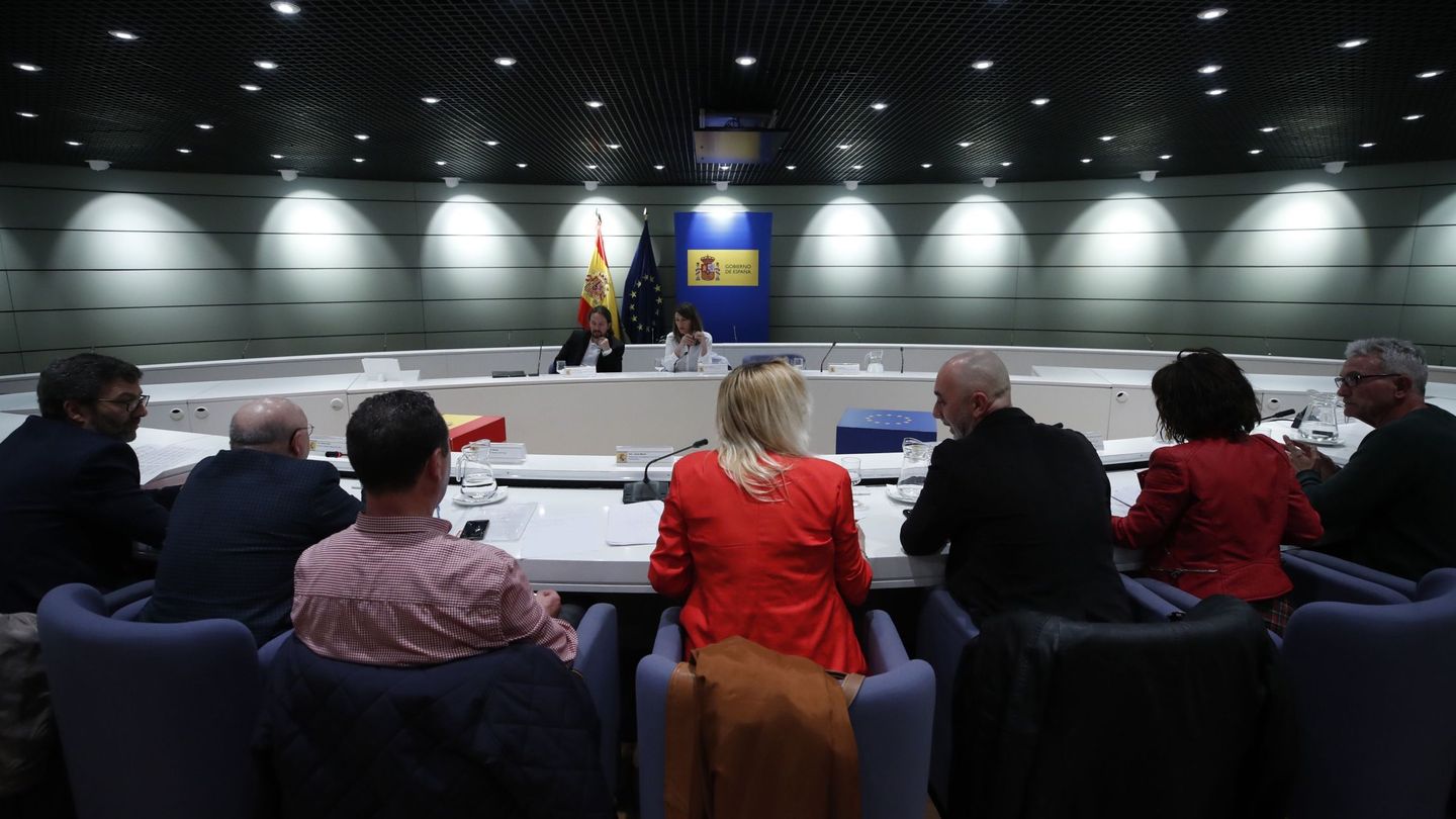Reunión de Díaz e Iglesias con los sindicatos agrarios, el pasado 14 de febrero. (EFE)