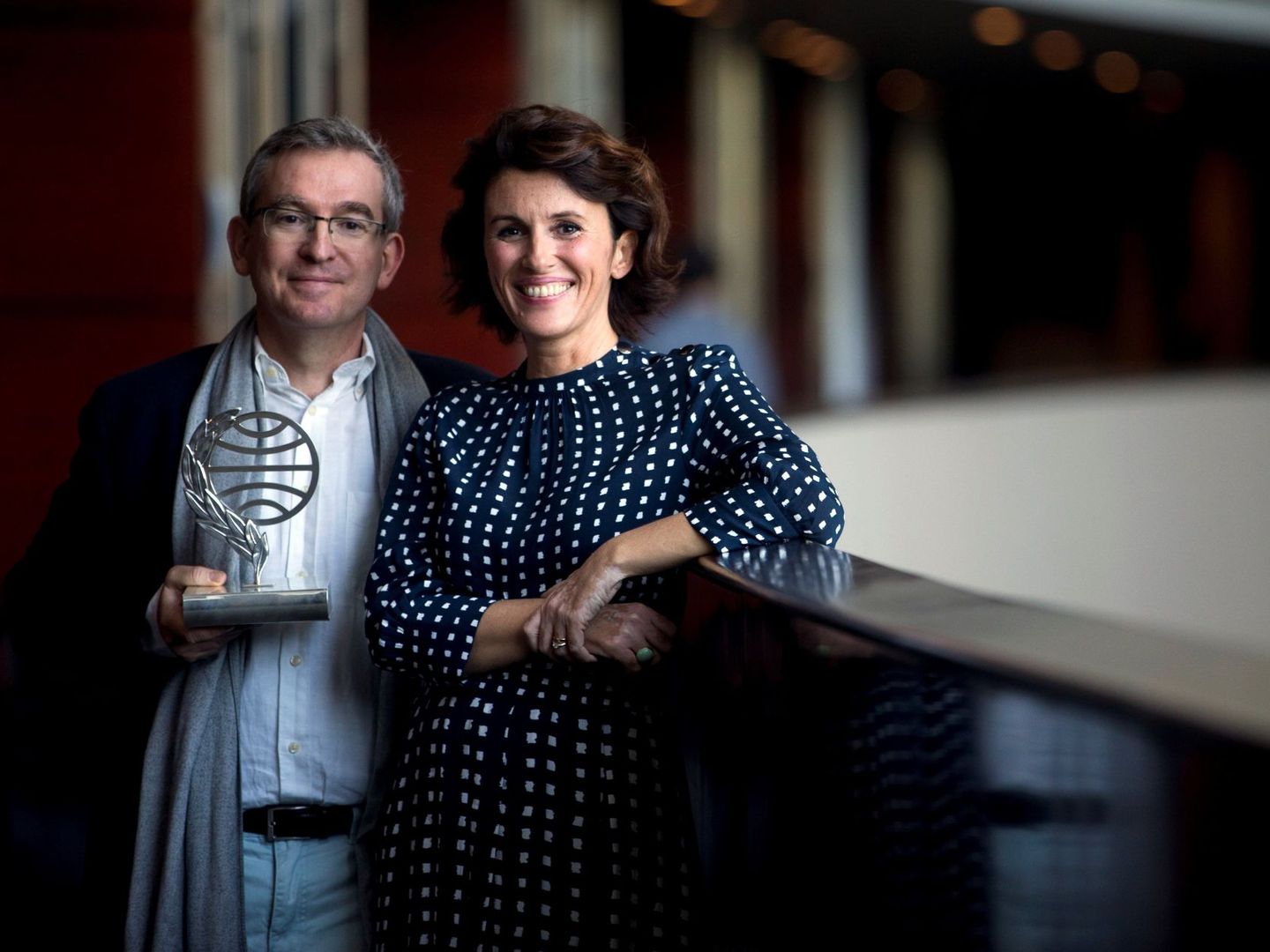 Ayanta Barilli con el ganador del Premio Planeta 2018. (EFE)