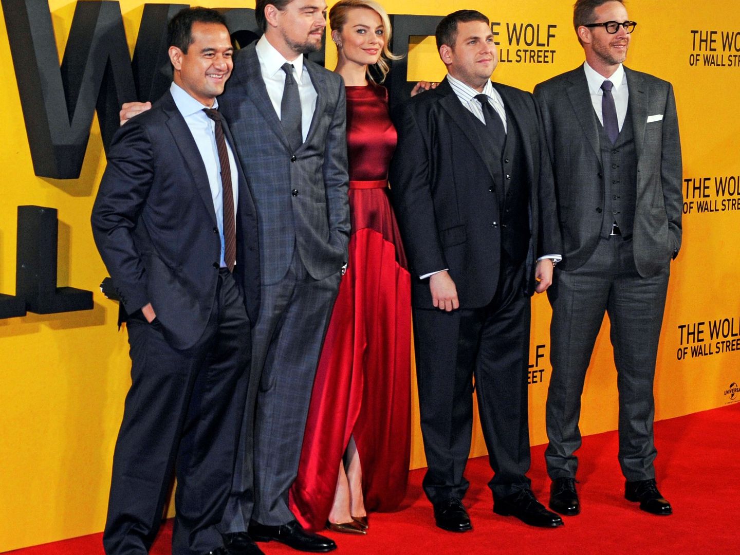 El productor Joey McFarland, los actores Jonah Hill, Margot Robbie y Leonardo DiCaprio y el productor Riza Aziz, de la película 'El lobo de Wall Street'. (EFE)