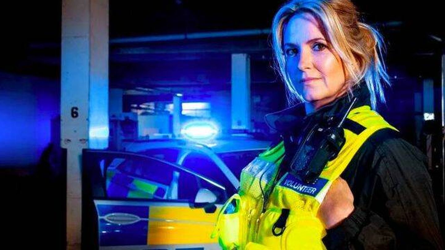  Penny Lancaster, de uniforme en 'Famous and Fighting Crime'. (Channel 4)