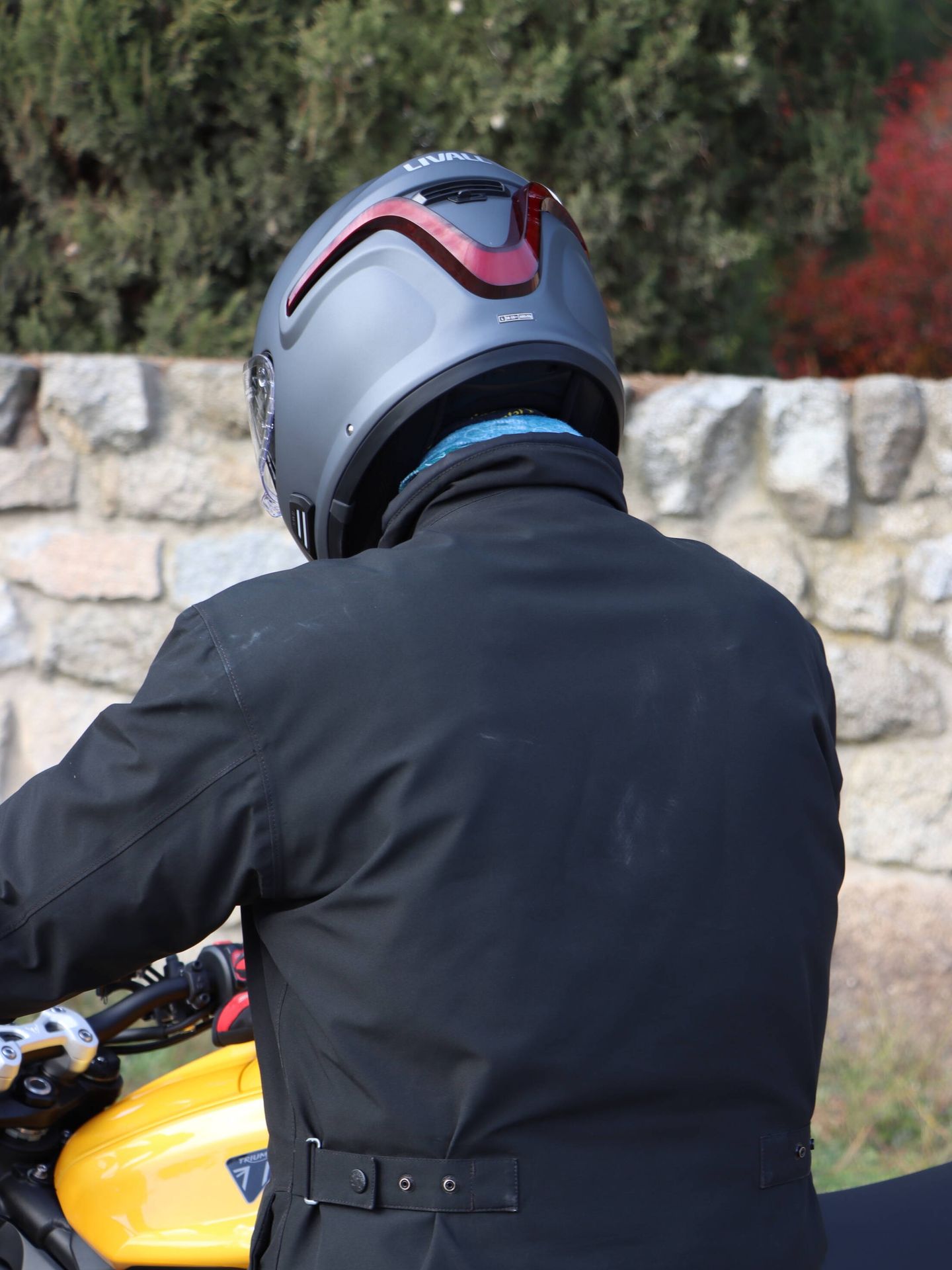Es el primer casco de moto de la firma española Livall, pero el trabajo ha sido estupendo.