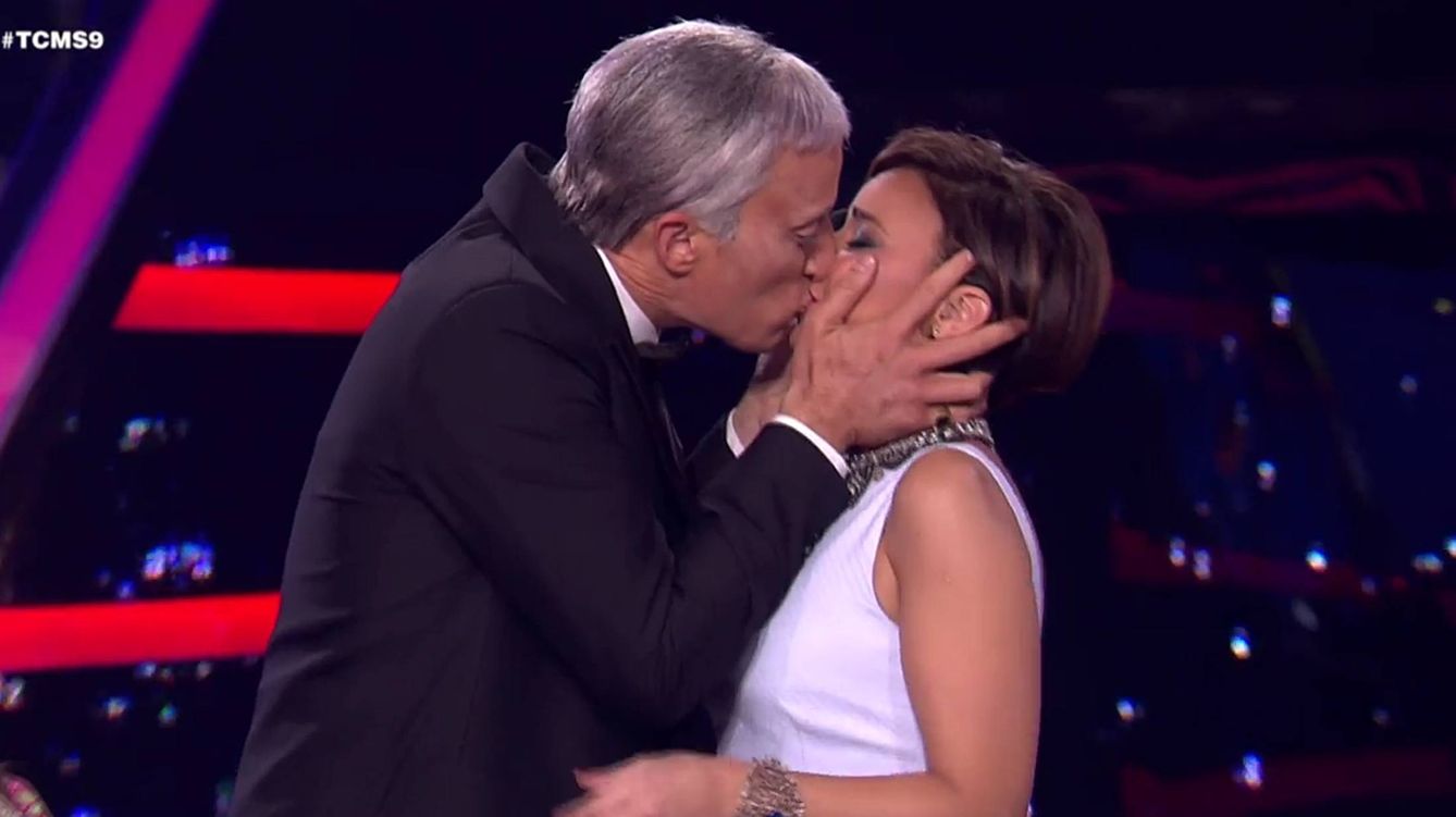 Foto: Pablo Puyol besando a Chenoa en 'Tu cara me suena'