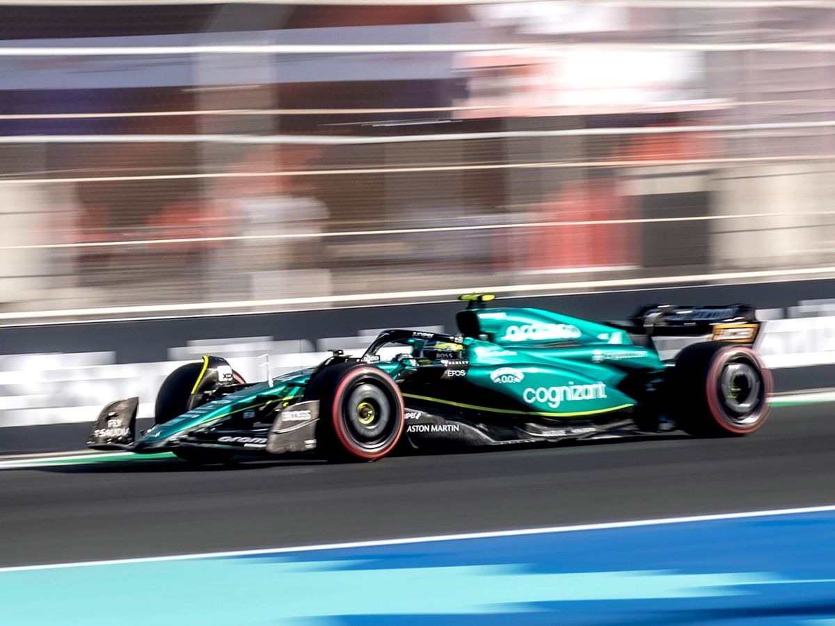 Foto: Fernando Alonso, en los entrenamientos libres del viernes del Gran Premio de Arabia Saudí. (EFE/STR)