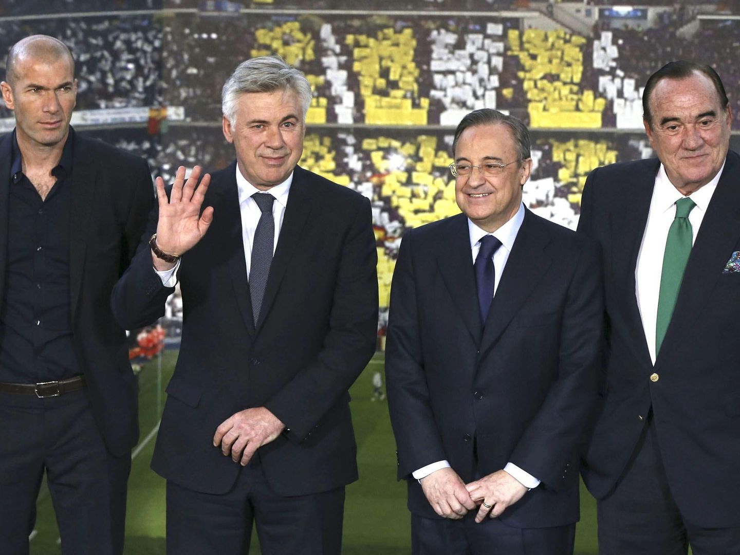 De izquierda a derecha: Zinedine Zidane, Carlo Ancelotti, Florentino Pérez y Fernández Tapias. (EFE)