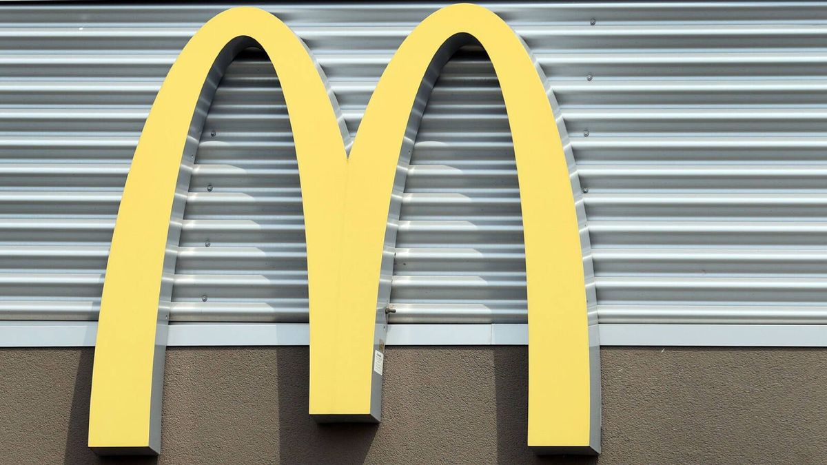 Un ex cocinero de McDonald's explica por qué no venden aros de cebolla y la razón deja a todos en shock