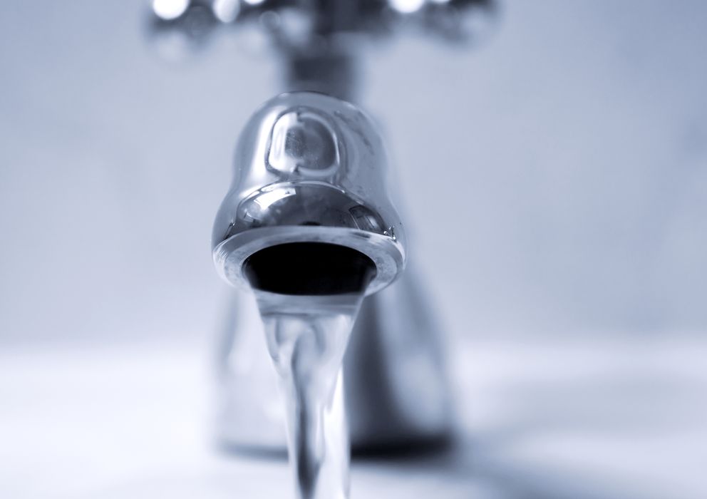 Foto: El consumo de agua potable ha descendido de forma notable en los últimos años. (iStock)