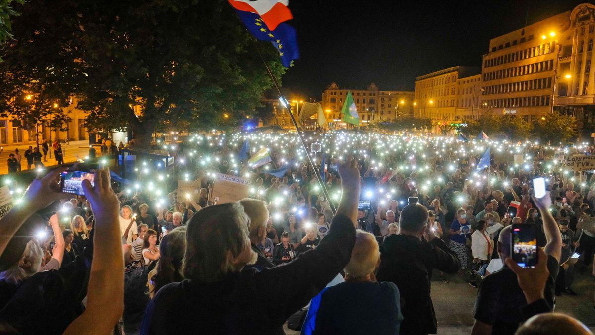Iliberalismo marca ACME: al Gobierno polaco le estalla en la cara su asalto a los medios