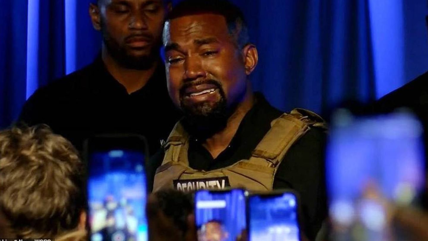  Kanye West llora durante su polémico discurso. (Canal Live 5 News)