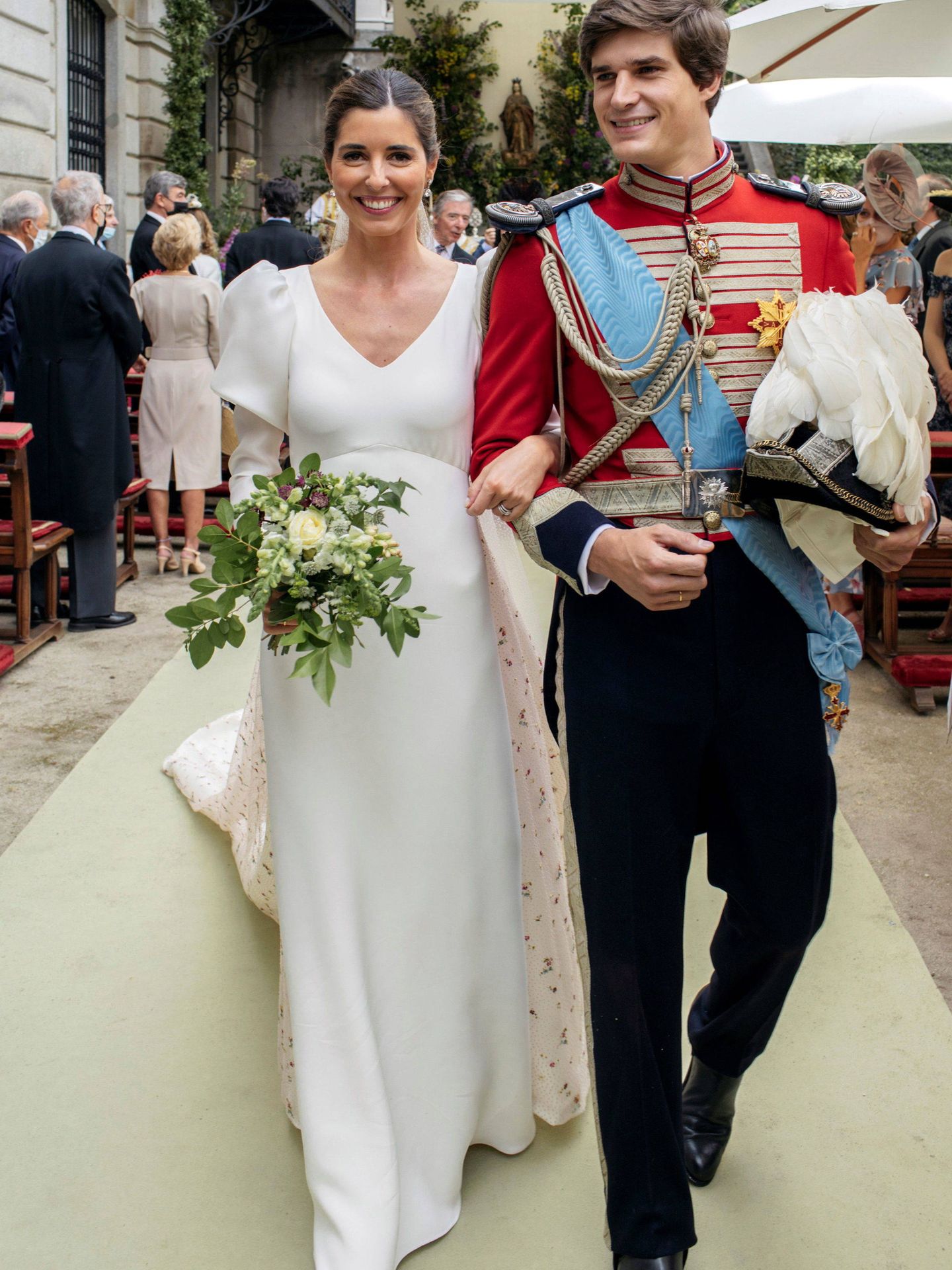 Carlos Fitz-James y Belen Corsini durante su boda. (EFE)