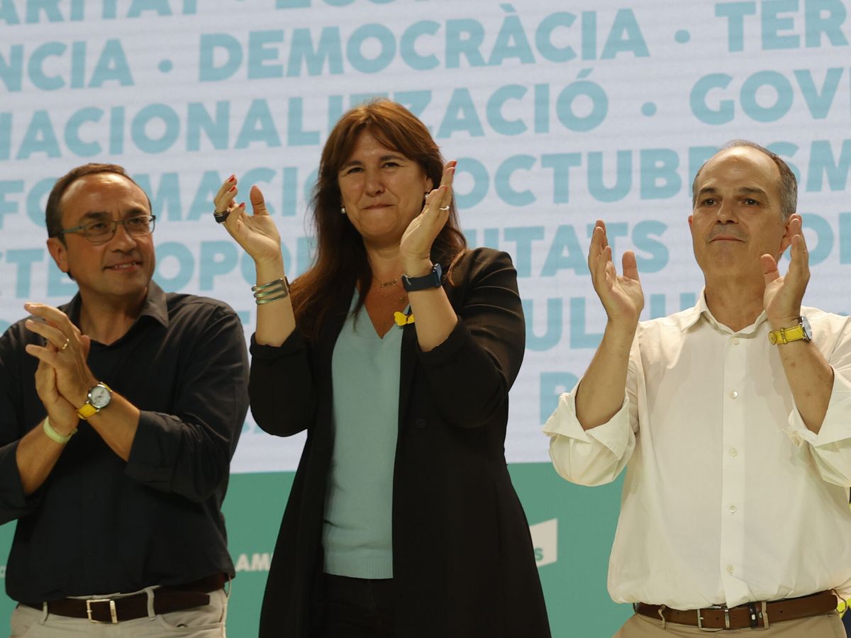 Foto: Josep Rull, nuevo presidente del consell nacional de JxCAT (i); la presidenta del partido, Laura Borràs, y el secretario general, Jordi Turull. (EFE/Toni Albir)