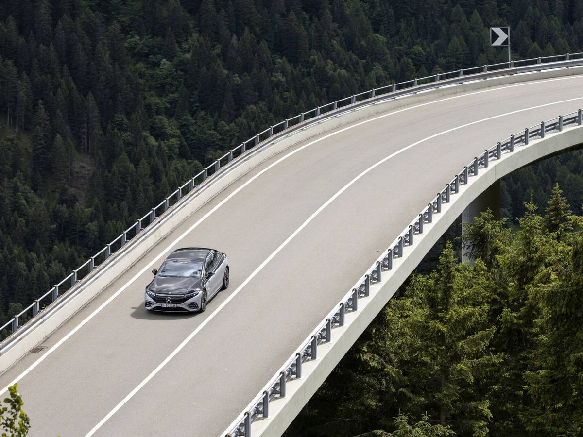 Foto: Los Mercedes-Benz EQS fueron los que más distancia cubrieron, pero ninguno alcanzó lo prometido. (Mercedes-Benz)