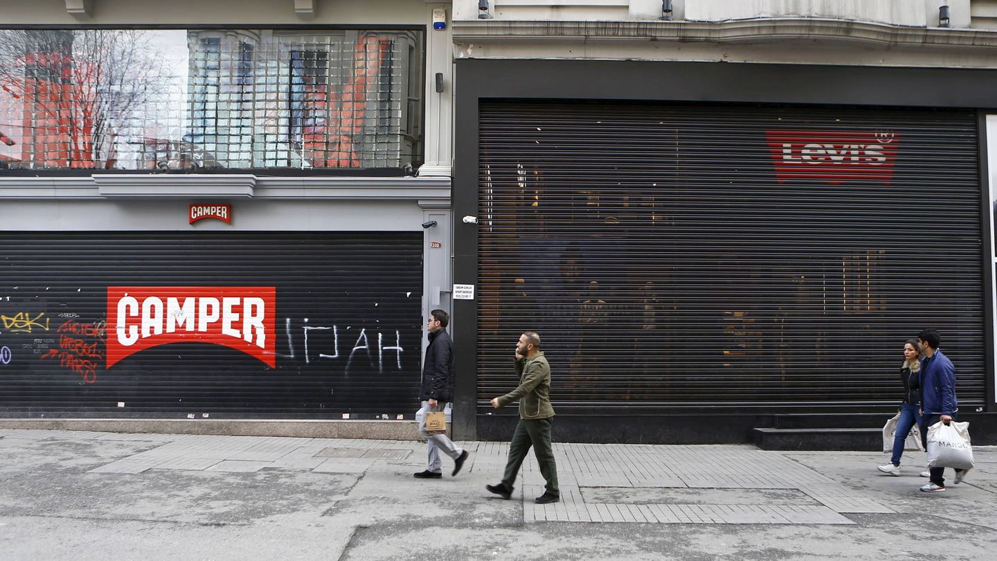A pesar del repunte del consumo, las tiendas están cerrando. (Reuters/Osman Orsal)