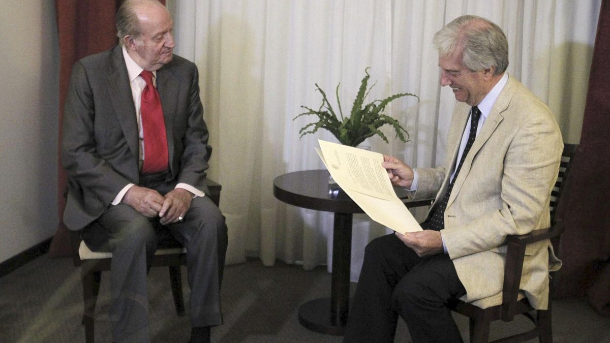 Don Juan Carlos asiste a la investidura de Tabaré Vazquez