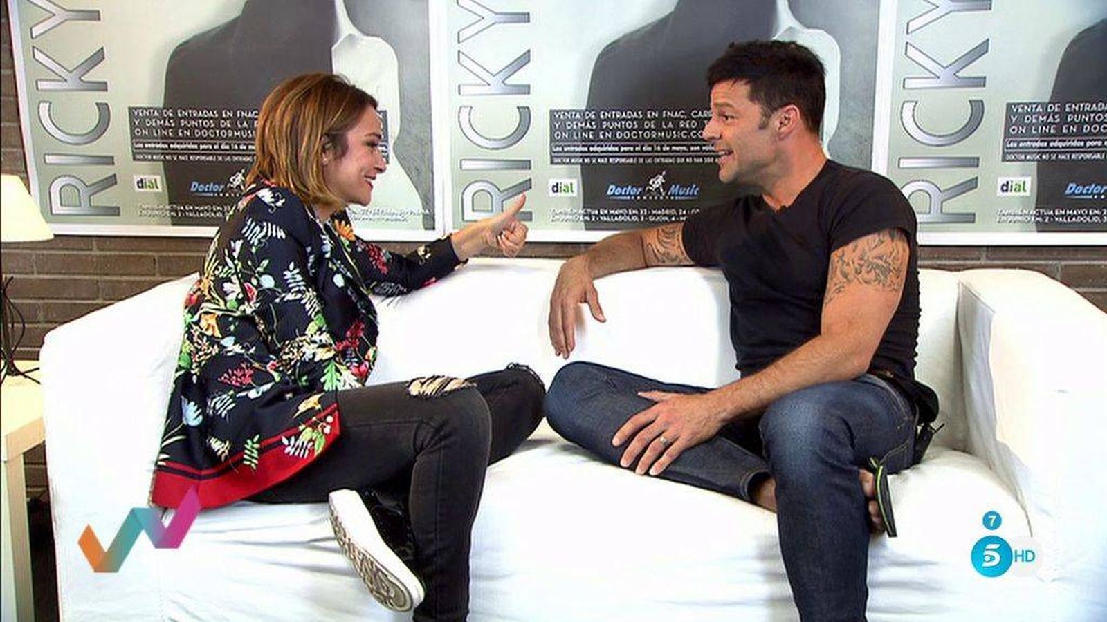 Foto: Toñi Moreno con Ricky Martin, en la tercera entrega de 'Viva la vida'. (Mediaset)