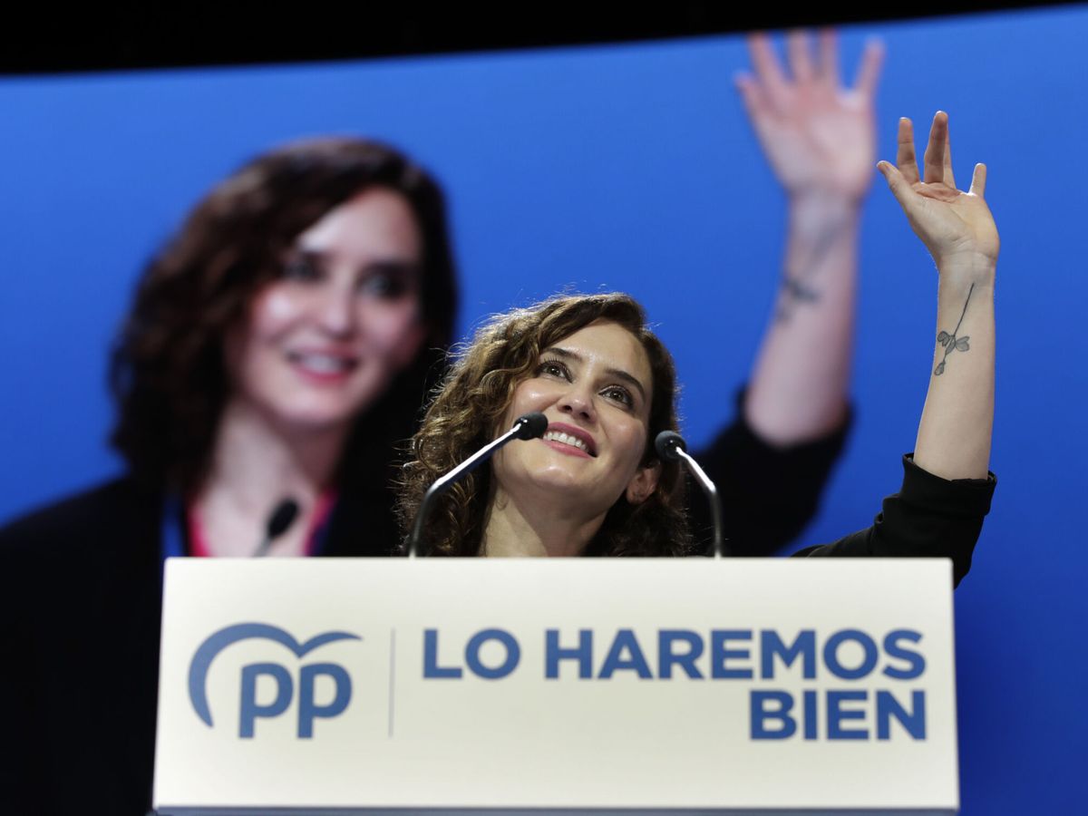 Foto: La presidenta de la Comunidad de Madrid, Isabel Díaz Ayuso, durante el XX Congreso Nacional del partido en Sevilla. (EFE/Julio Muñoz)