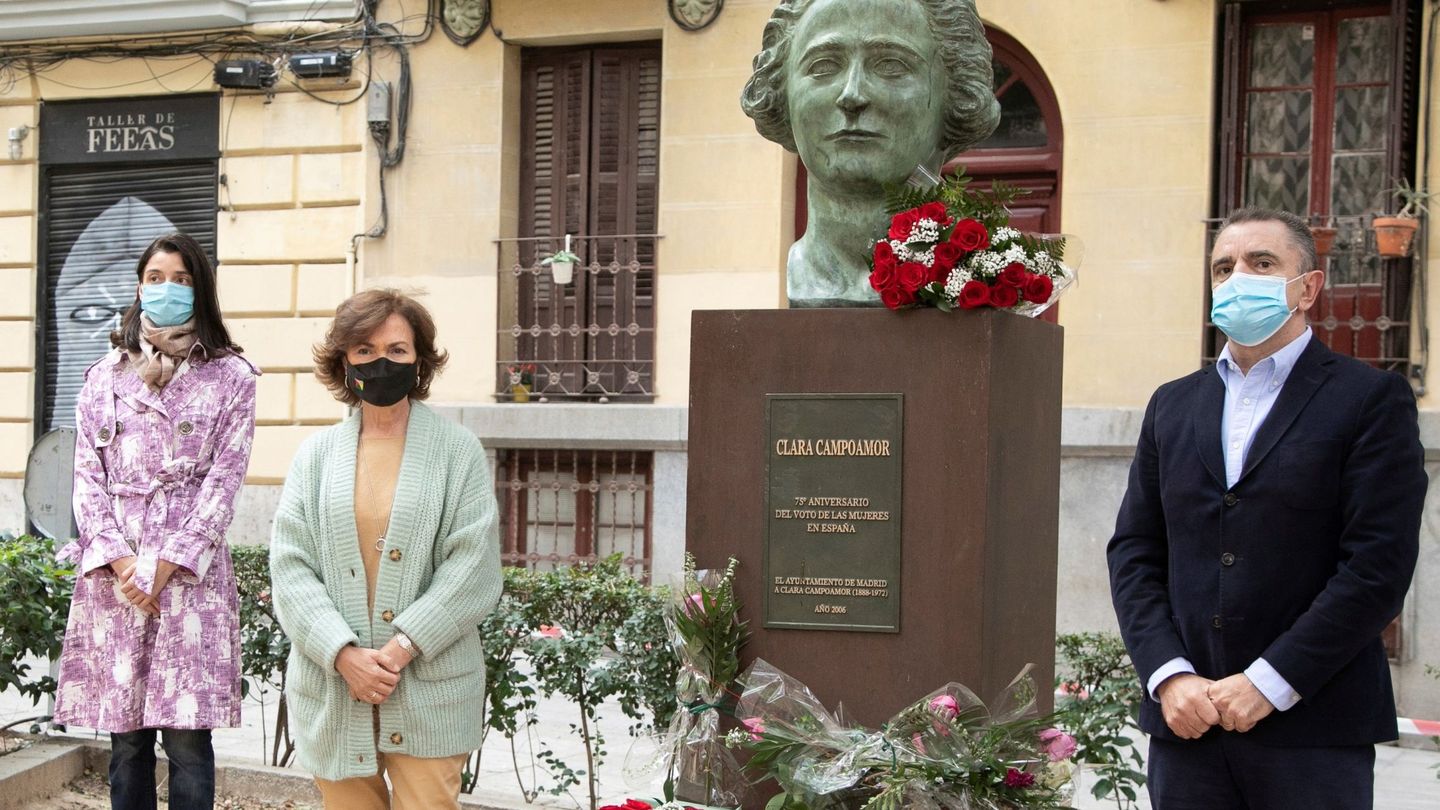 El busto de Clara Campoamor en la plaza Guardias de Corps es el último dedicado a una mujer inaugurado en Madrid. (EFE/PSOE/Eva Ercolanese)