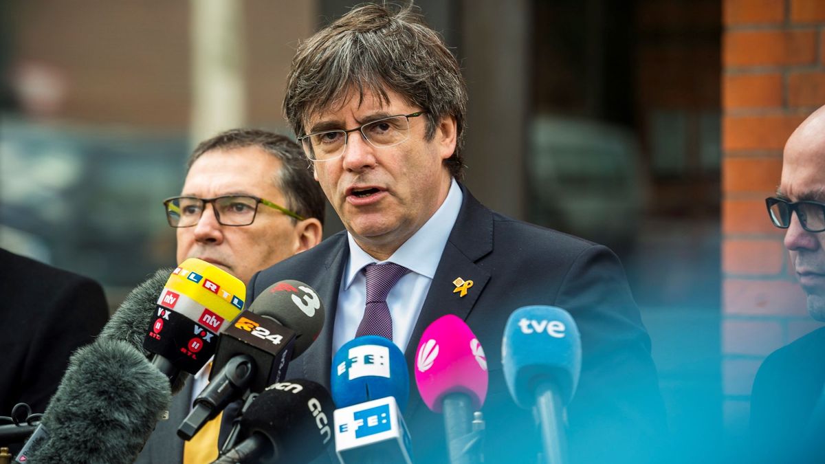El entorno de Puigdemont da marcha atrás sobre su promesa de volver a España 