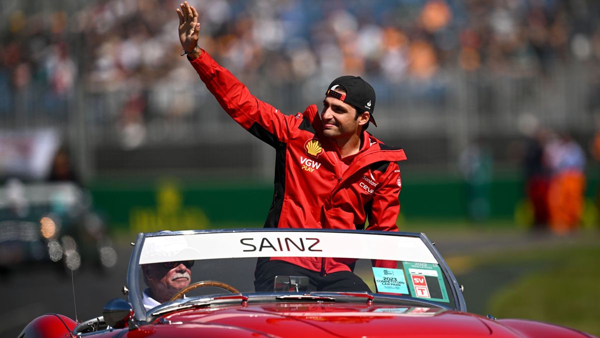 El día de furia de Carlos Sainz: choque con Fernando Alonso, remontada y frustración