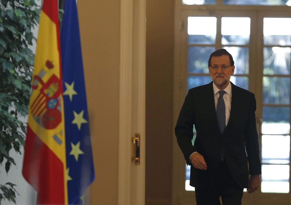 Foto: El presidente del Gobierno a su llegada a la rueda de prensa que ha ofrecido en el Palacio de la Moncloa (Efe).