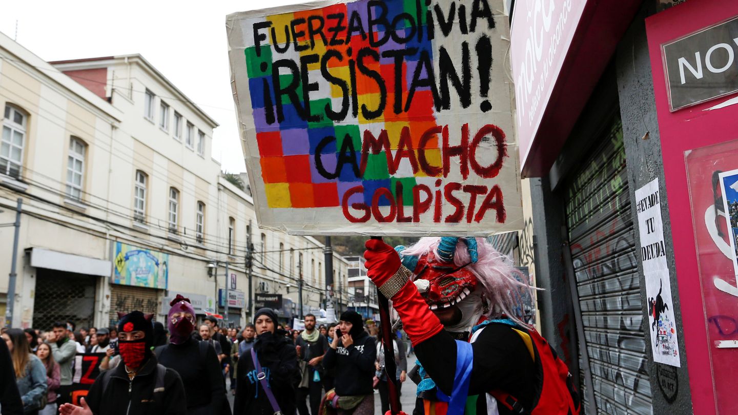 A demonstrator holds a placard that reads 'Bolivia Force, Resist, Camacho coup' during a protest against Chile's government in Valparaiso, Chile  November 12, 2019. REUTERS Rodrigo Garrido