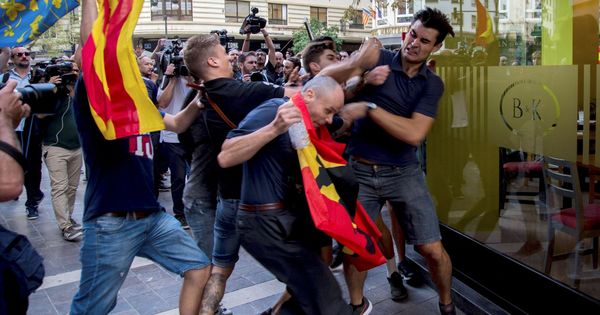 Foto: Una de las agresiones en un callejón de Valencia. (EFE)