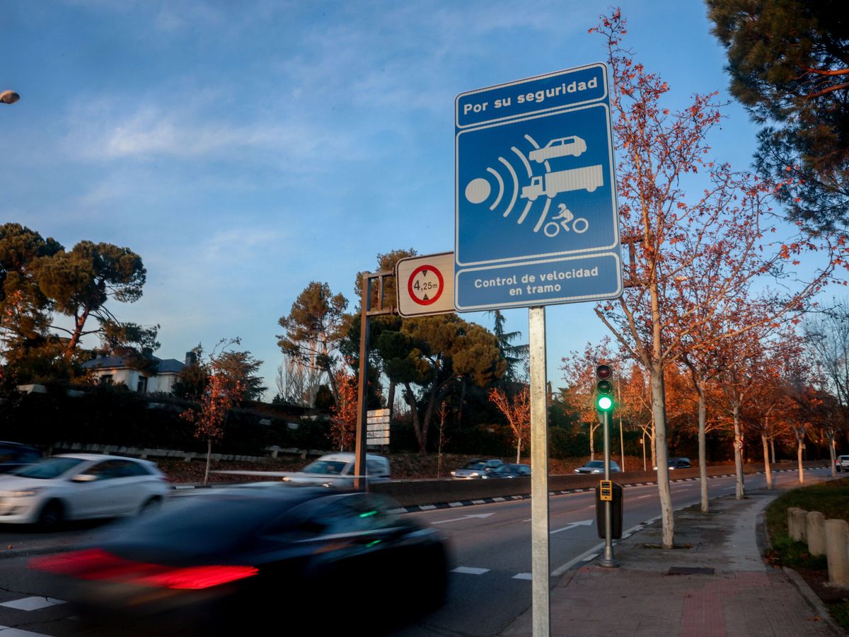 Foto: Estas son las multas a las que te enfrentas si te caza el radar de tramo de Sinesio Delgado en Madrid. (Europa Press/Ricardo Rubio)