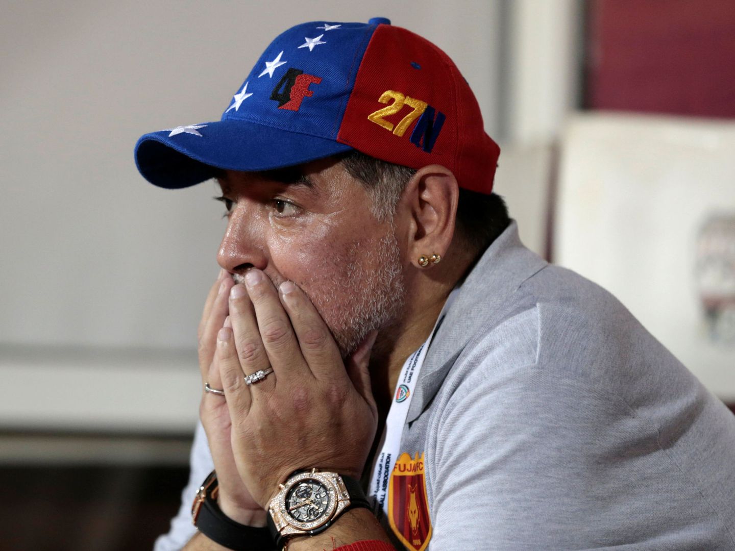 Maradona, en el banquillo del Al Fujairah, durante un partido. (Reuters)