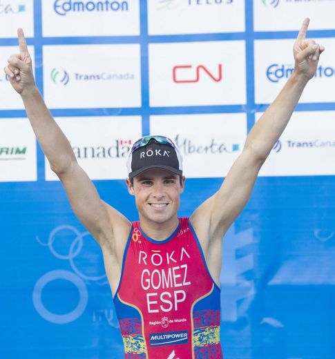 Foto: Gómez Noya, tras proclamarse campeón del mundo por cuarta vez (Efe).