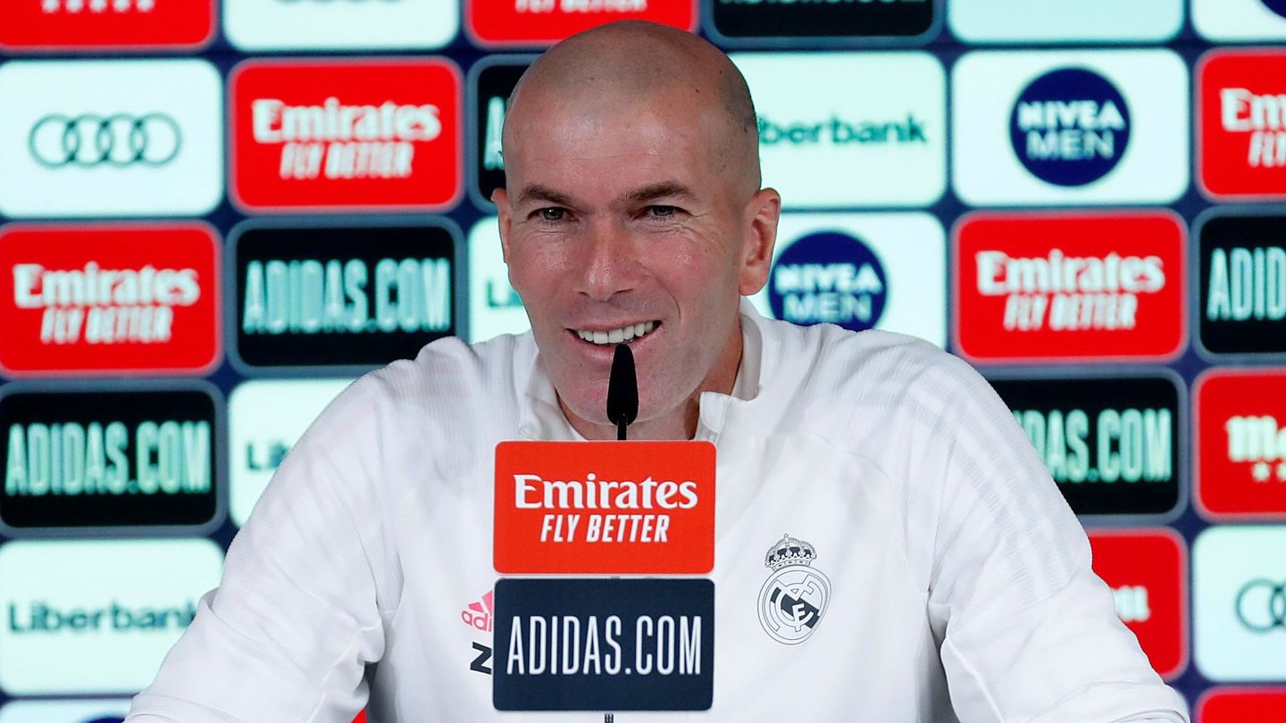 Zidane atiende a los medios de comunicación. (EFE)