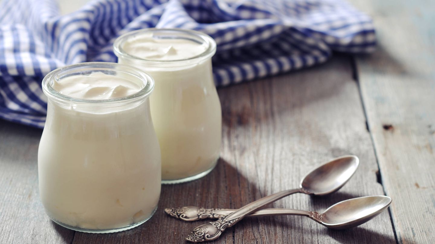 Los yogures ayudan a estabilizar la flora intestinal.