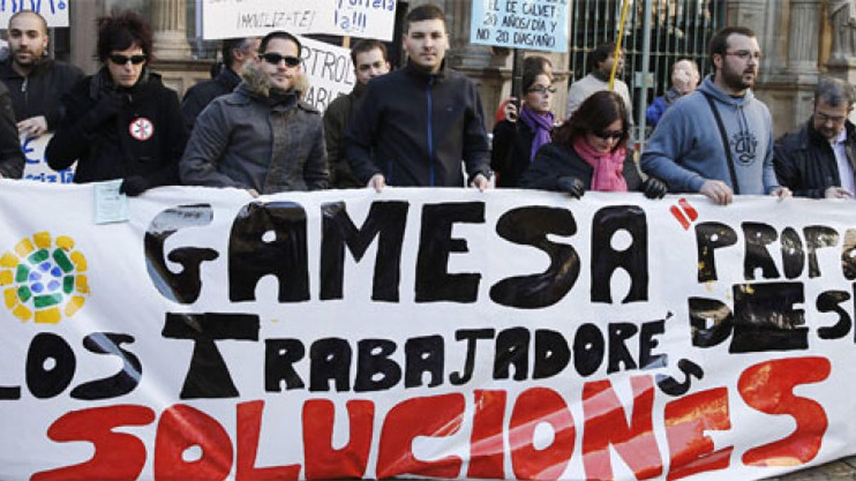 Gamesa pierde 640 millones en 2012 por un gasto de reestructuración para cumplir su plan
