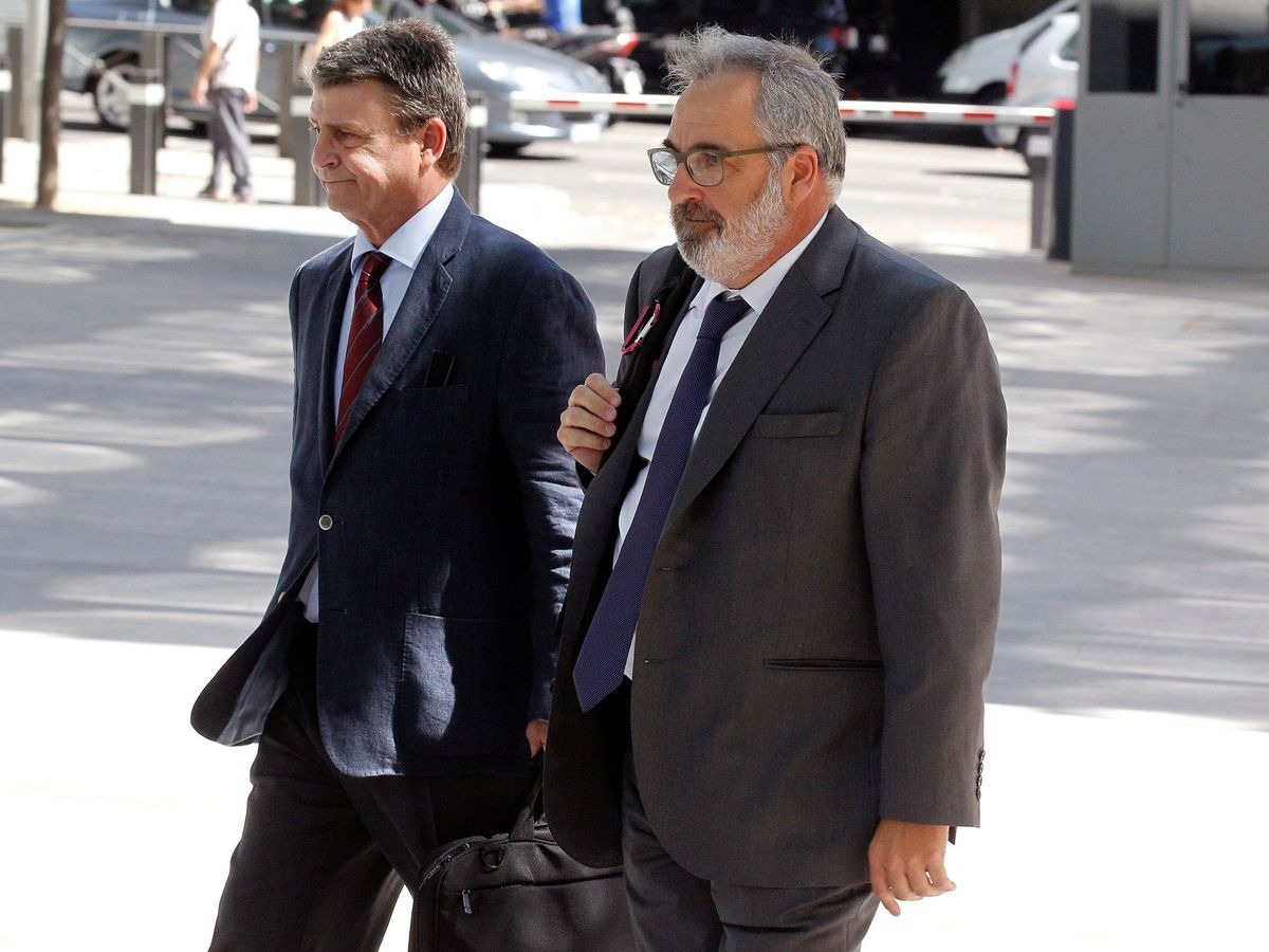 Foto: Vicente Cotino (d), con su abogado, Vicente Grima. (EFE)